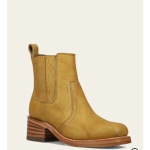 New Frye Campus Chelsea Ankle Boot Light Sand Distressed
Leather